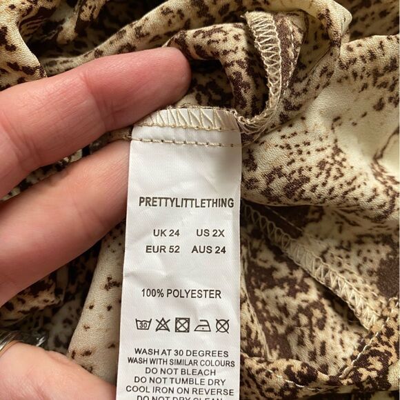 Prettylittlething Snake Print Button Down Top Womens Size 2X Flowy - Picture 7 of 7